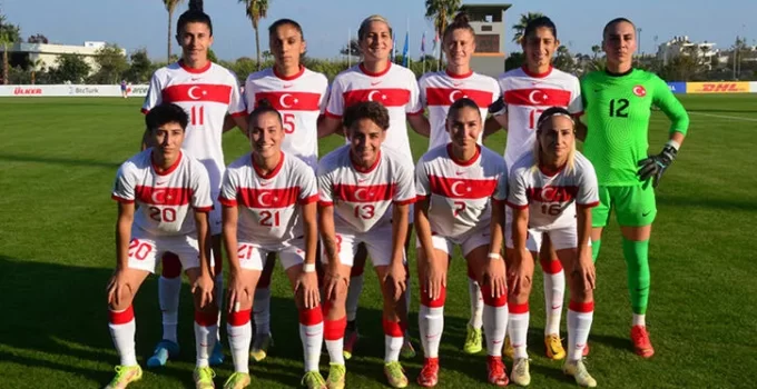 A Milli Kadın Futbol Takımı, ‘Omuz Omuza’ Kampanyasına Destek Verdi