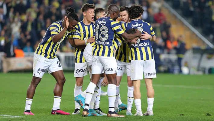 Fenerbahçe, Süper Lig’de Trabzonspor’u 3-1 Mağlup Etti ve Önemli Bir Galibiyet Aldı