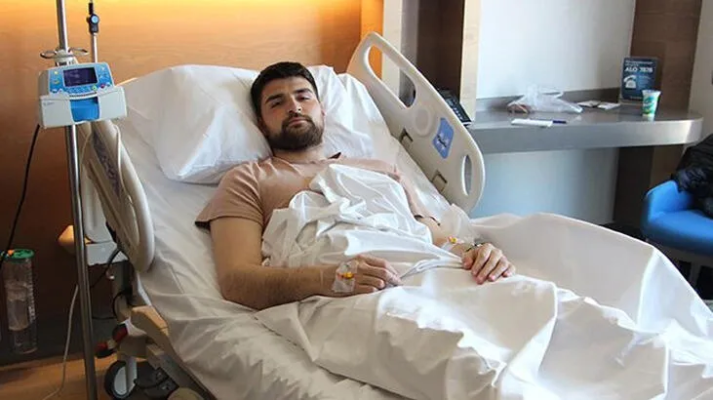Beşiktaş Kalecisi Ersin Destanoğlu’na Akut Apandisit Tanısı Konuldu, Acil Ameliyat Geçirdi